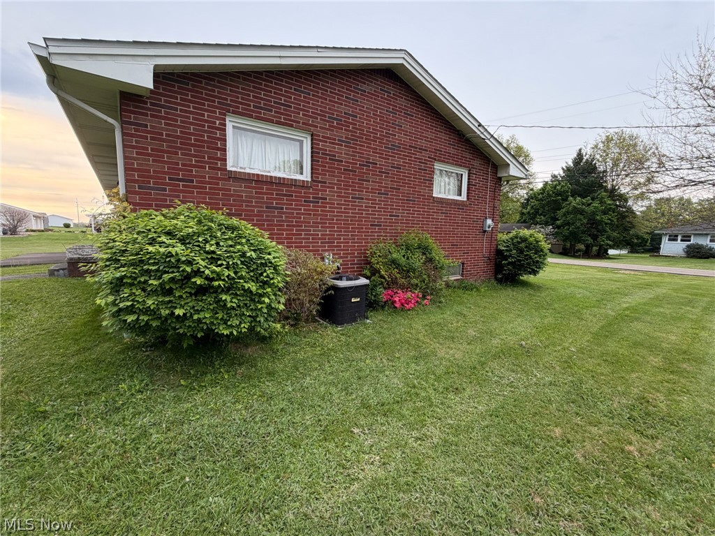 6391 Peach Street NE Louisville OH 44641