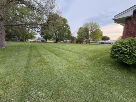 6391 Peach Street NE Louisville OH 44641