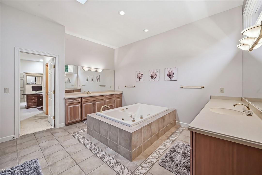 40 White Oak Court Canfield OH 44406