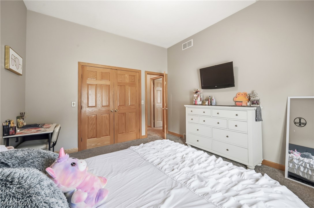 40 White Oak Court Canfield OH 44406