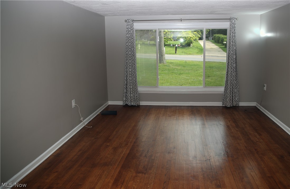 1087 Krumroy Road Akron OH 44306