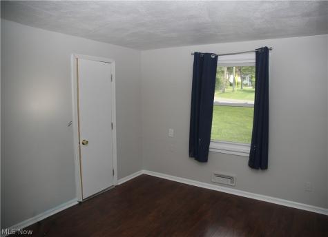 1087 Krumroy Road Akron OH 44306