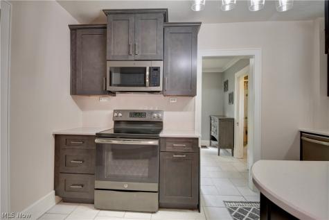 364 Clinton Avenue Akron OH 44301