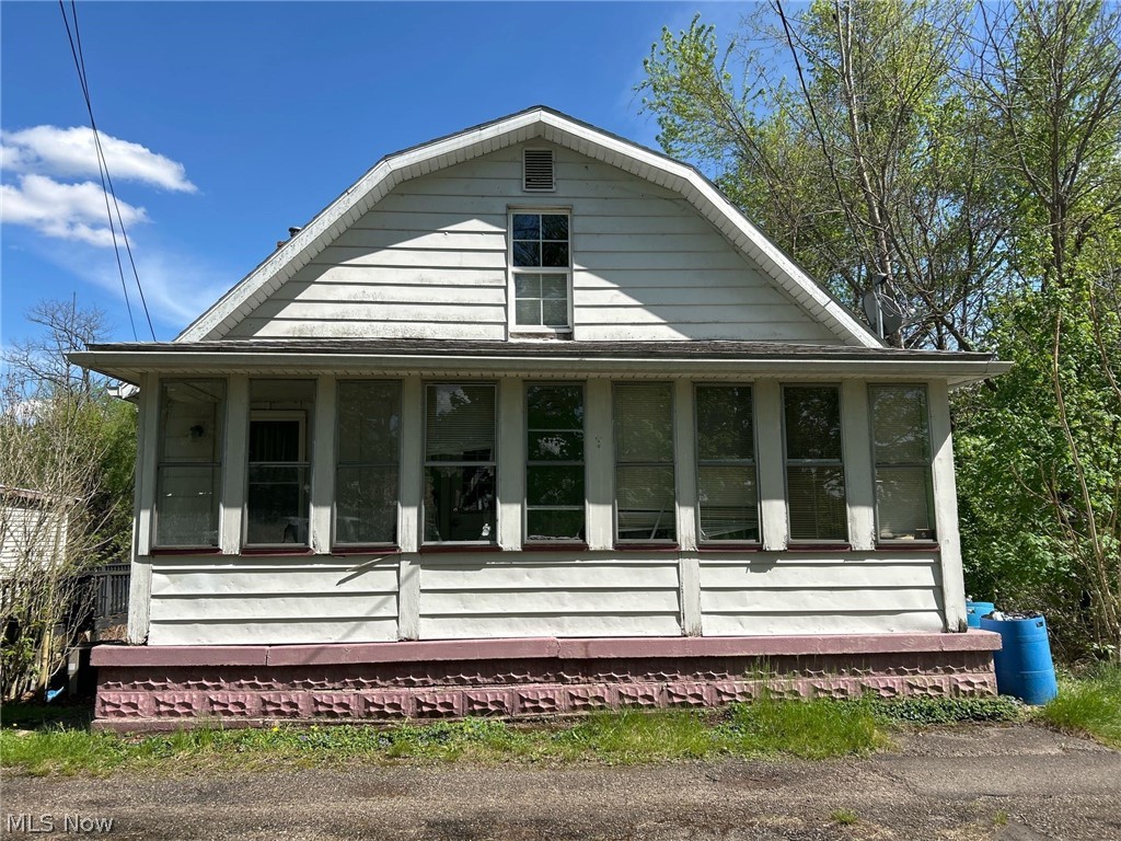 119 Belle Alley Uhrichsville OH 44683