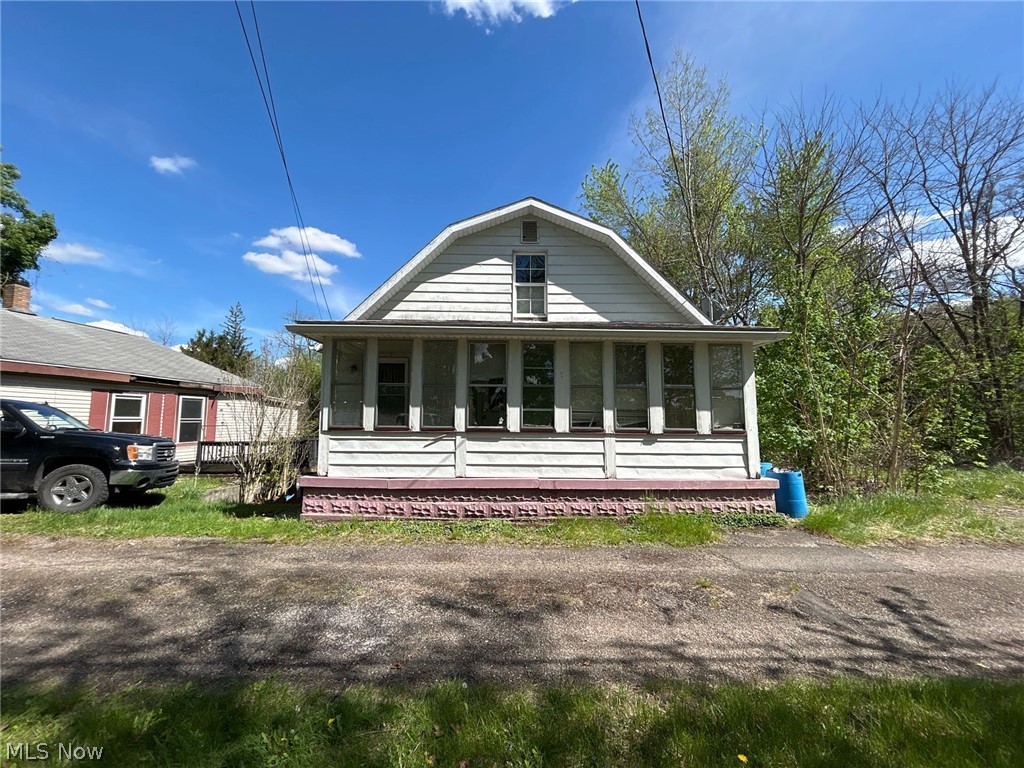 119 Belle Alley Uhrichsville OH 44683