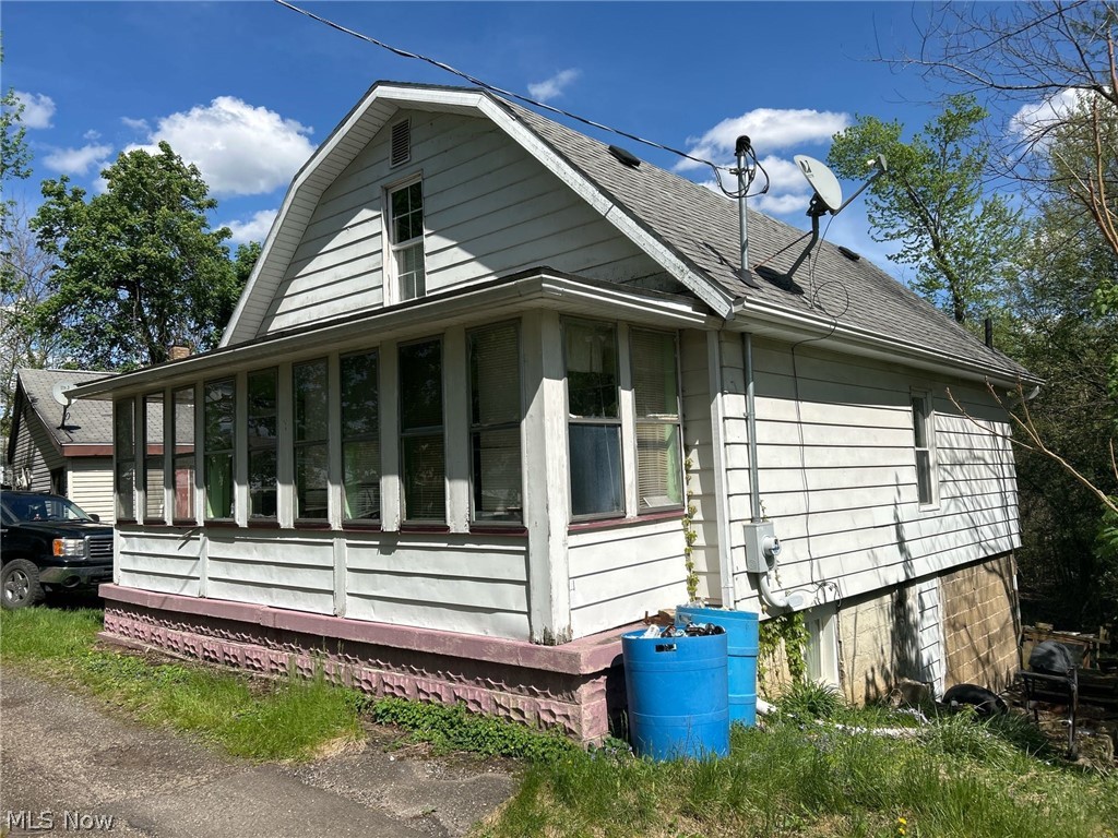 119 Belle Alley Uhrichsville OH 44683