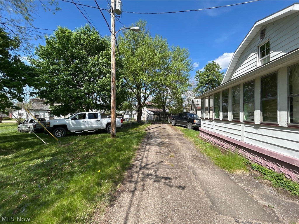 119 Belle Alley Uhrichsville OH 44683