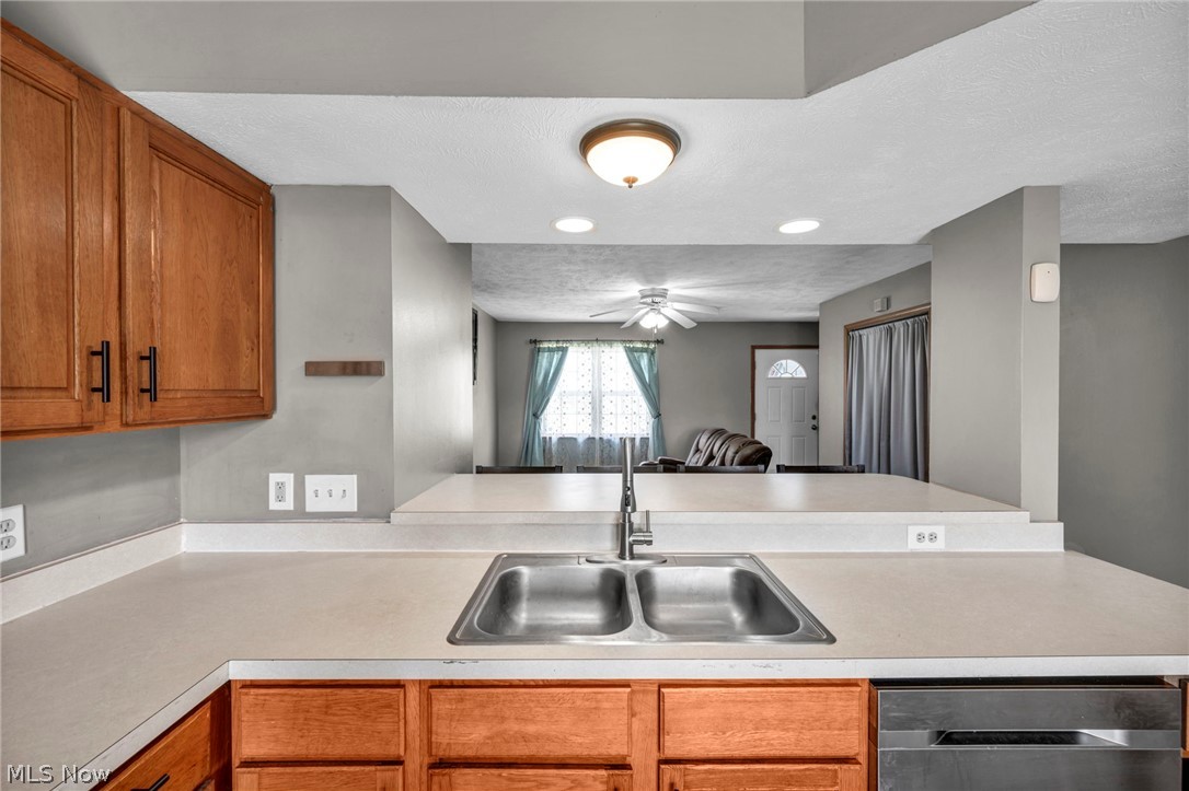 1086 Peach Boulevard Willoughby OH 44094