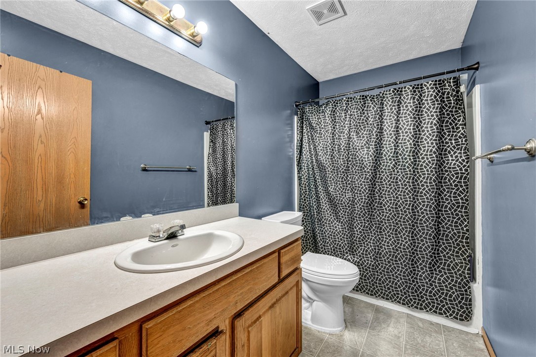 1086 Peach Boulevard Willoughby OH 44094