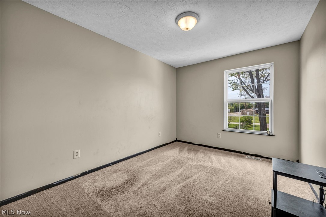 1086 Peach Boulevard Willoughby OH 44094