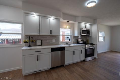 1042 Leighton Avenue Cuyahoga Falls OH 44221