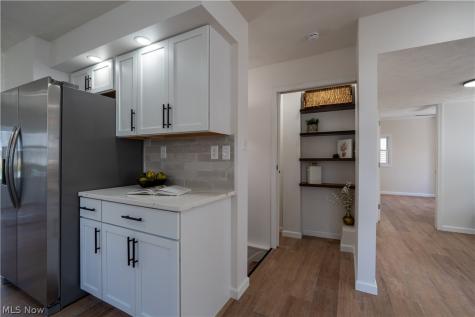 1042 Leighton Avenue Cuyahoga Falls OH 44221
