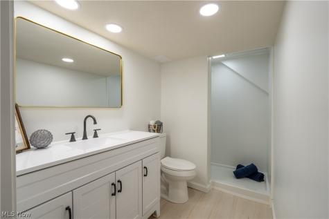 1042 Leighton Avenue Cuyahoga Falls OH 44221