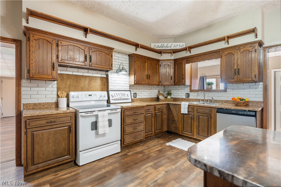 10725 Lisbon Street Louisville OH 44641