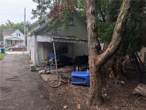 3812 E 54th Street Cleveland OH 44105