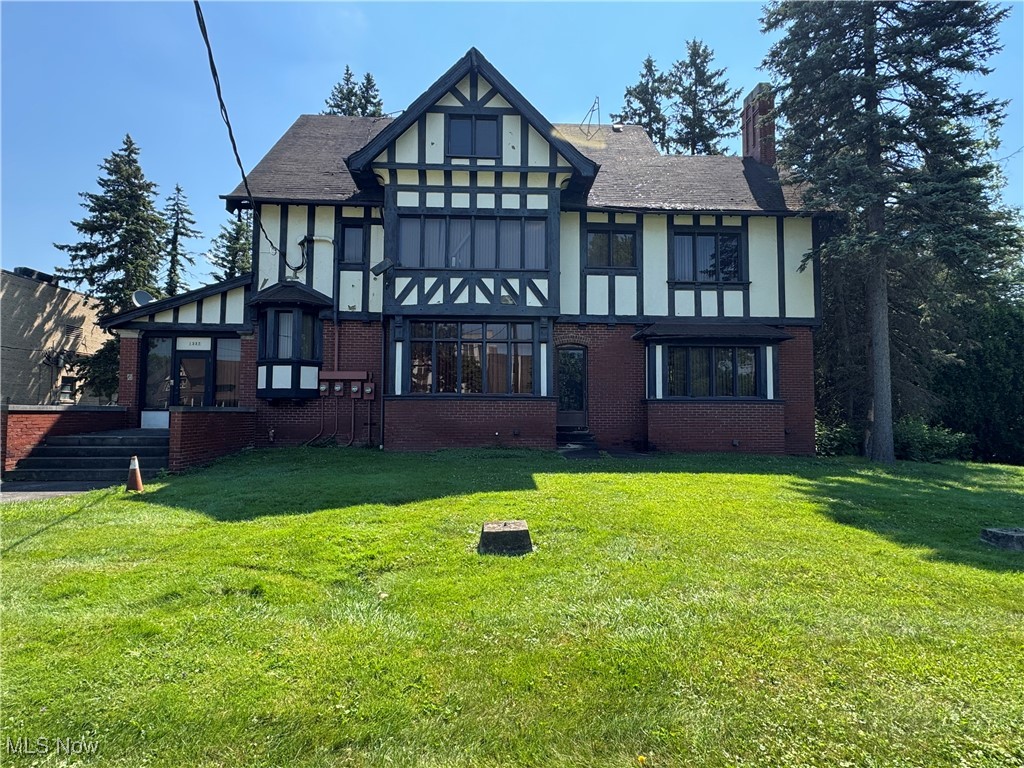1357 5th Avenue Youngstown OH 44504