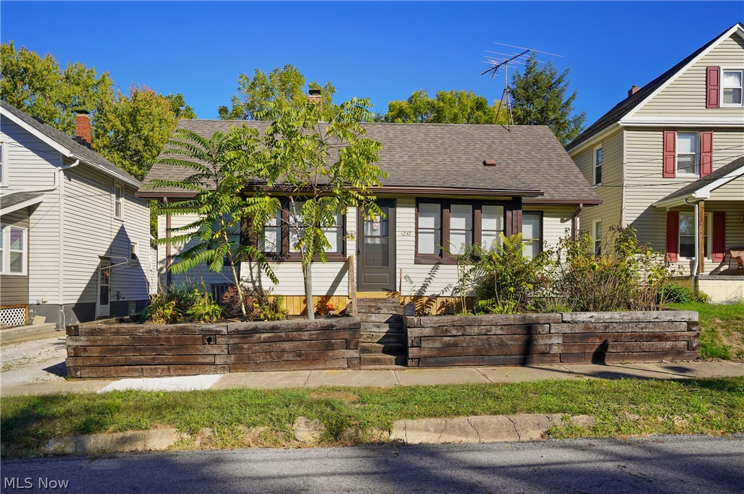 1237 Mcintosh Avenue Akron OH 44314