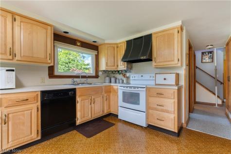 8463 Schubert Avenue NE Alliance OH 44601