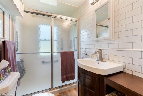 8463 Schubert Avenue NE Alliance OH 44601