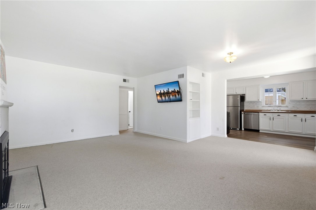 25498 Wolf Road Bay Village OH 44140