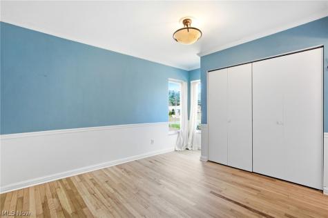 25498 Wolf Road Bay Village OH 44140