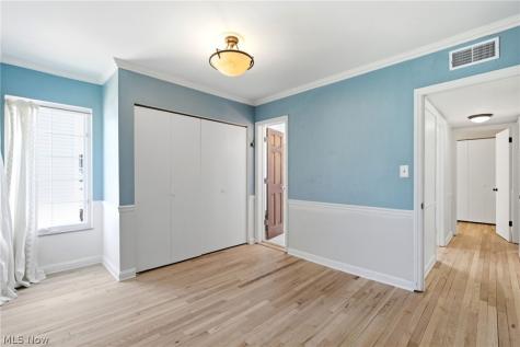 25498 Wolf Road Bay Village OH 44140