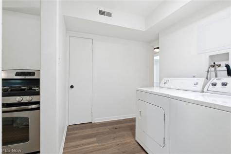25498 Wolf Road Bay Village OH 44140