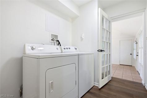25498 Wolf Road Bay Village OH 44140