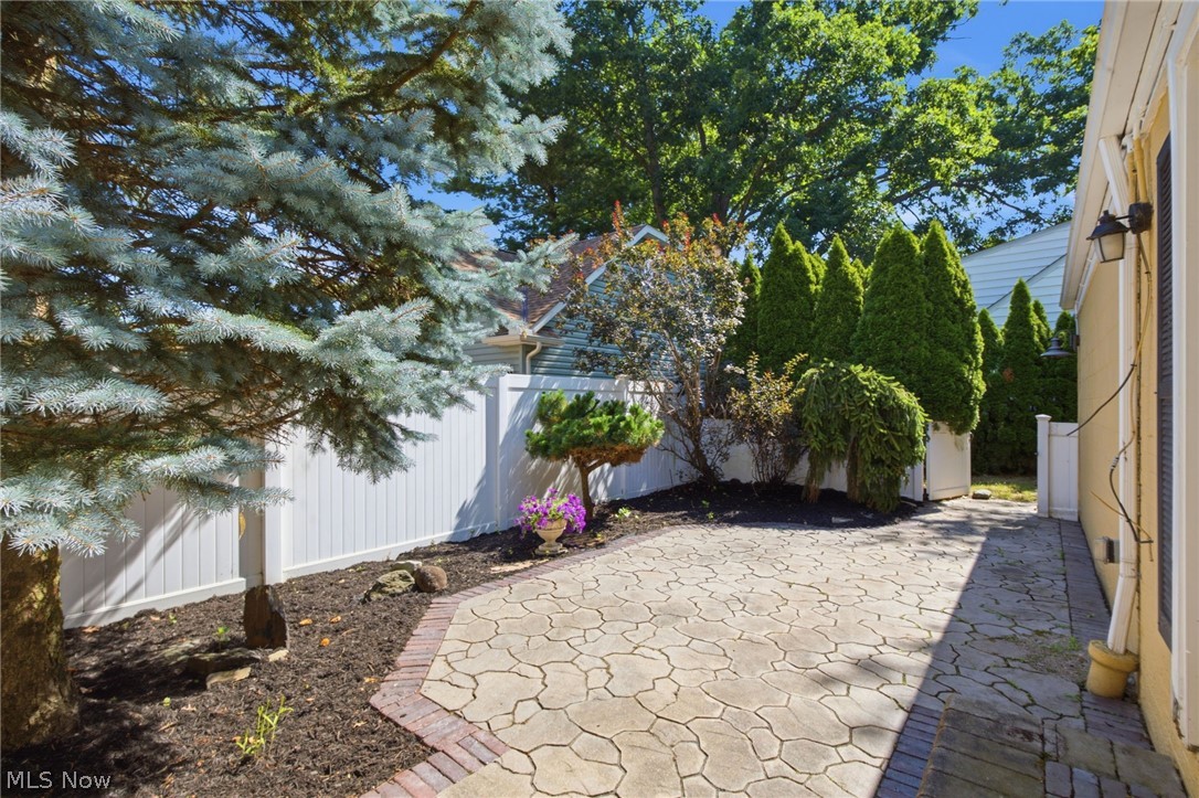 25498 Wolf Road Bay Village OH 44140