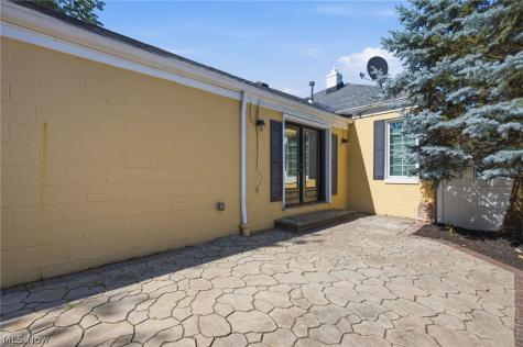 25498 Wolf Road Bay Village OH 44140