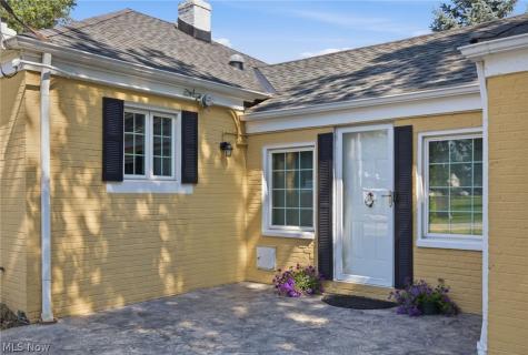 25498 Wolf Road Bay Village OH 44140