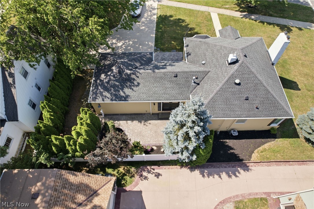 25498 Wolf Road Bay Village OH 44140