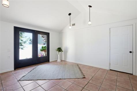 25498 Wolf Road Bay Village OH 44140