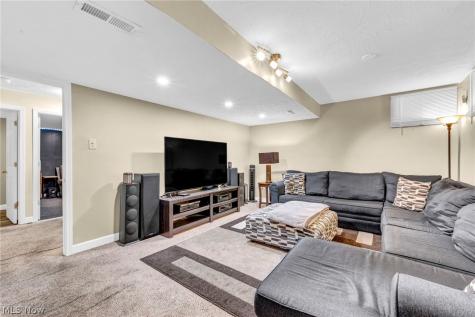 920 Alder Run Way Akron OH 44333