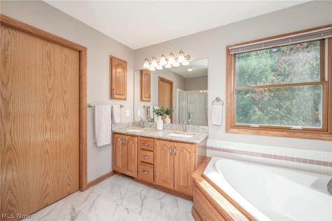 215 Cheltenham Lane Munroe Falls OH 44262
