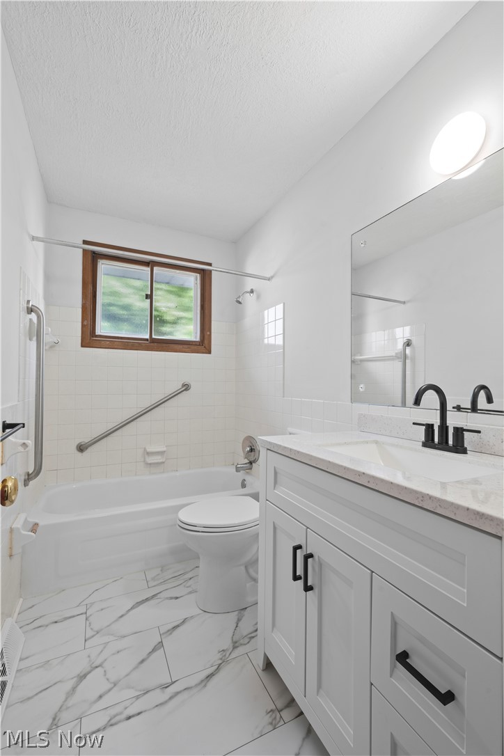 717 E 240th Street Euclid OH 44123