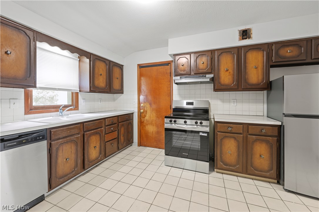 717 E 240th Street Euclid OH 44123