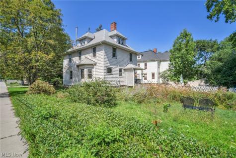 1537 Grace Avenue Lakewood OH 44107