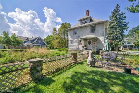 1537 Grace Avenue Lakewood OH 44107