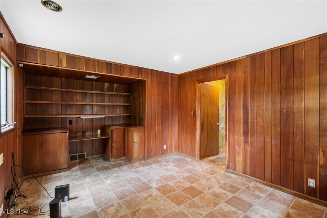 16125 Parkland Drive Shaker Heights OH 44120