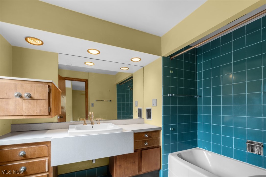 16125 Parkland Drive Shaker Heights OH 44120