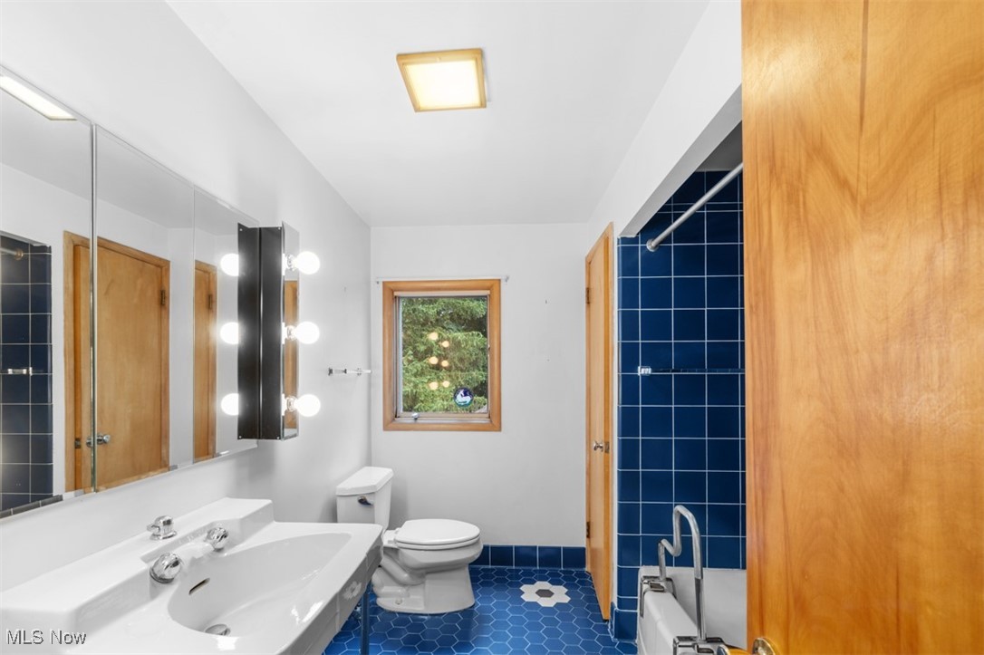 16125 Parkland Drive Shaker Heights OH 44120