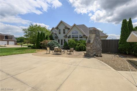 827 Mesa Verde Drive Barberton OH 44203