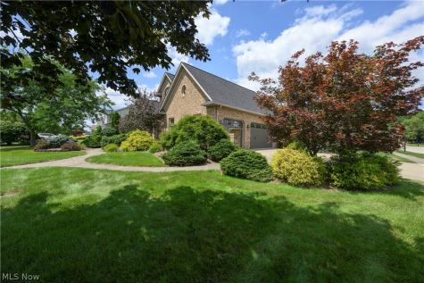 827 Mesa Verde Drive Barberton OH 44203