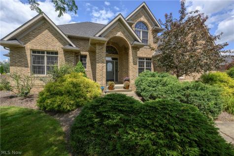 827 Mesa Verde Drive Barberton OH 44203
