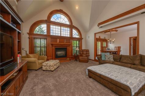 827 Mesa Verde Drive Barberton OH 44203