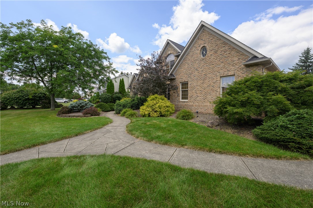 827 Mesa Verde Drive Barberton OH 44203