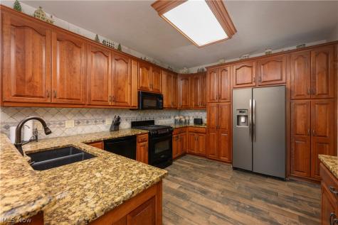 827 Mesa Verde Drive Barberton OH 44203