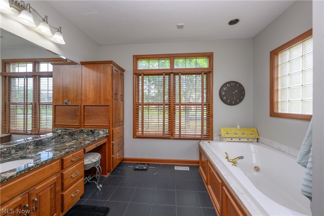 827 Mesa Verde Drive Barberton OH 44203