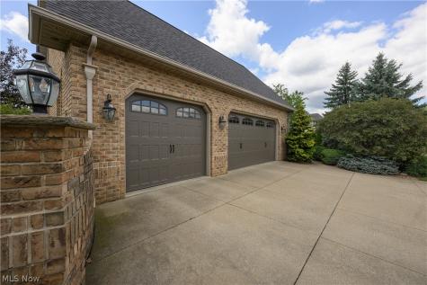 827 Mesa Verde Drive Barberton OH 44203